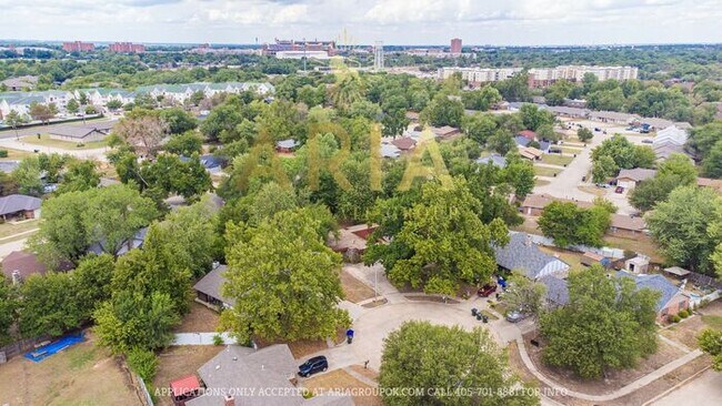 Building Photo - Unique 3 bed/2 bath Property with HUGE Bon...