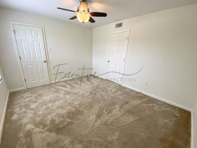 Building Photo - Willows Apartments