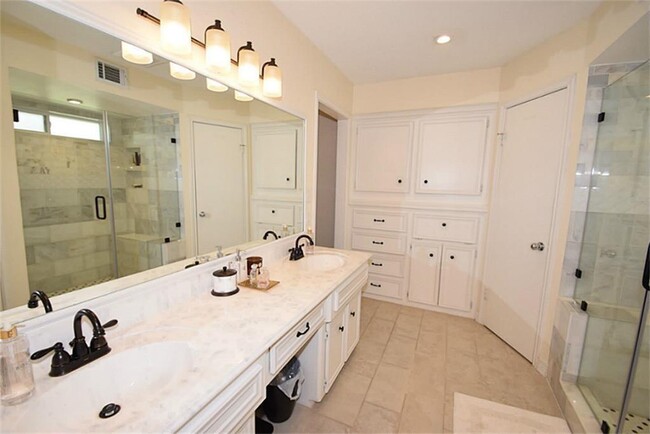 Building Photo - 20610 Laurel Lock Dr