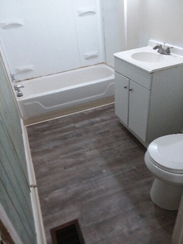 Bathroom - 613 N main st