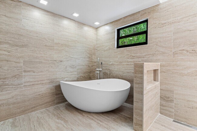 Building Photo - 2668 NW 41st St