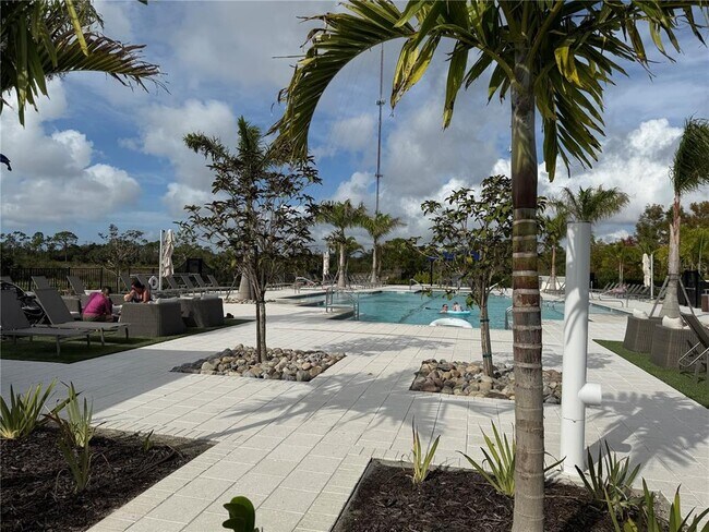 Building Photo - 200 Vistera Blvd