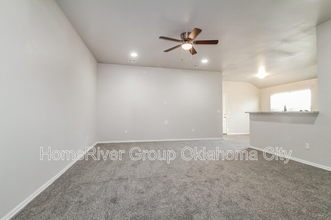 Building Photo - 2025 Bosc Dr