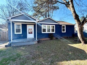 Building Photo - Central Location to Huntsville!