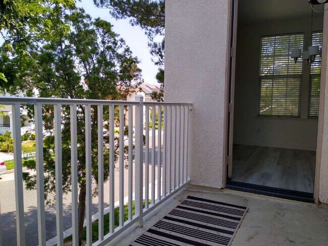 Building Photo - ENJOY RESORT-STYLE LIVING IN THE HEART OF VALENCIA