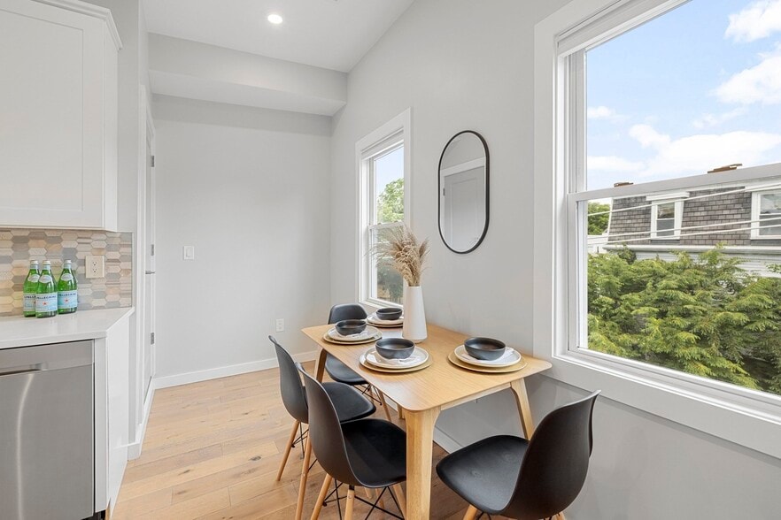 Building Photo - 338 Hurley St