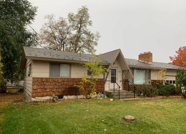 Building Photo - 202 Hillcrest Dr