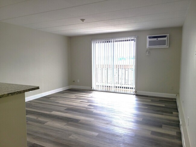 Building Photo - 576 Washington St