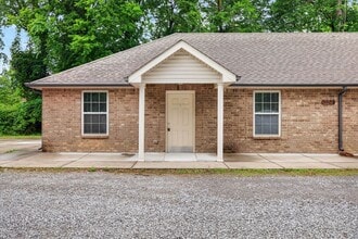 Building Photo - 333 Rossview Rd