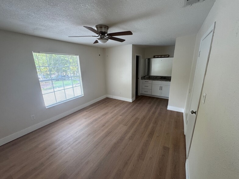 Building Photo - 11110 Essex Ridge Ct