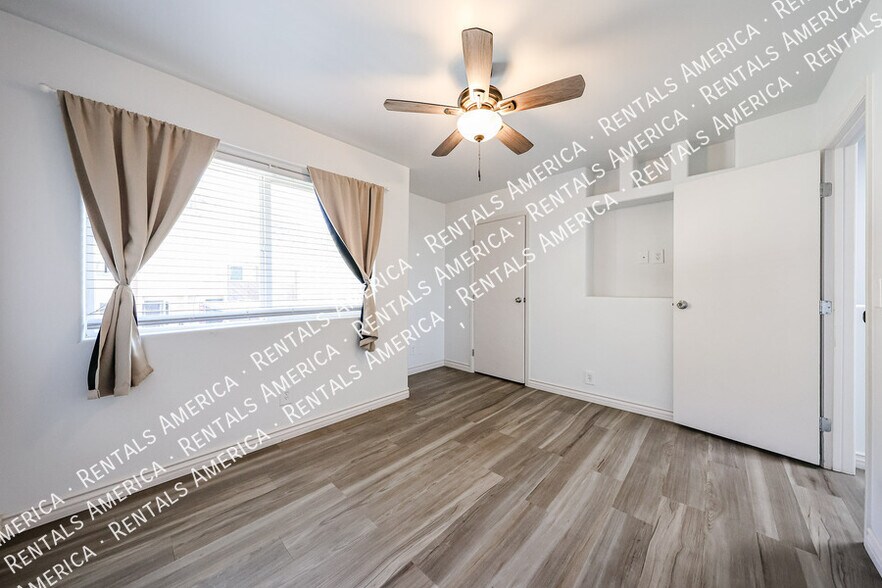 Building Photo - 1601 W Sunnyside Dr