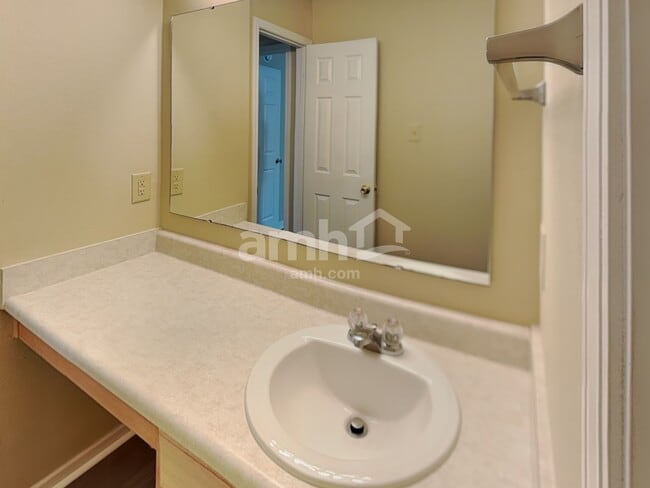 Building Photo - 626 Hickory Pine Dr