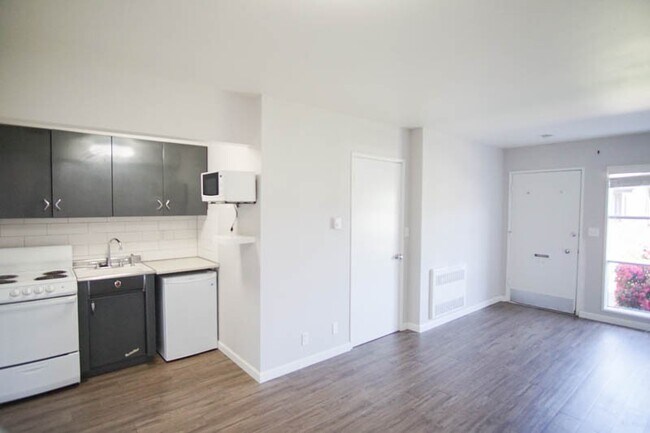 Building Photo - John's Landing: Mid-Century Studio w/ Walk...