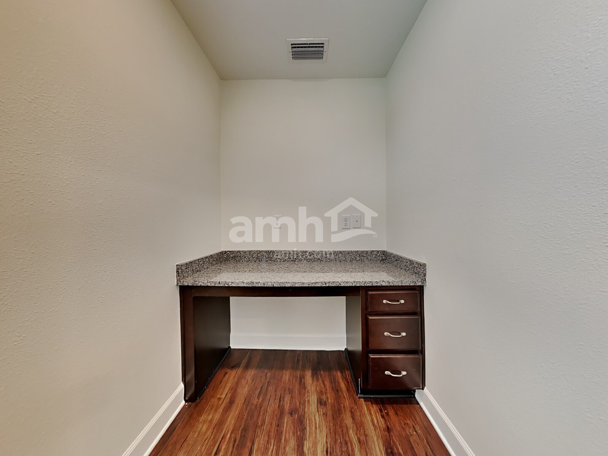 Building Photo - 927 Tan Tara Trl