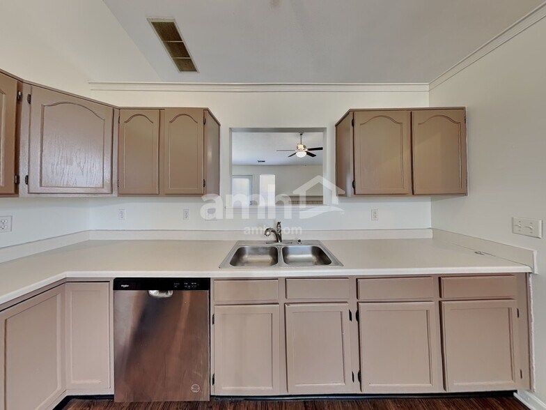 Building Photo - 2154 Meadow Glen Blvd