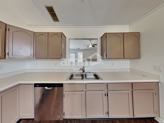 Building Photo - 2154 Meadow Glen Blvd