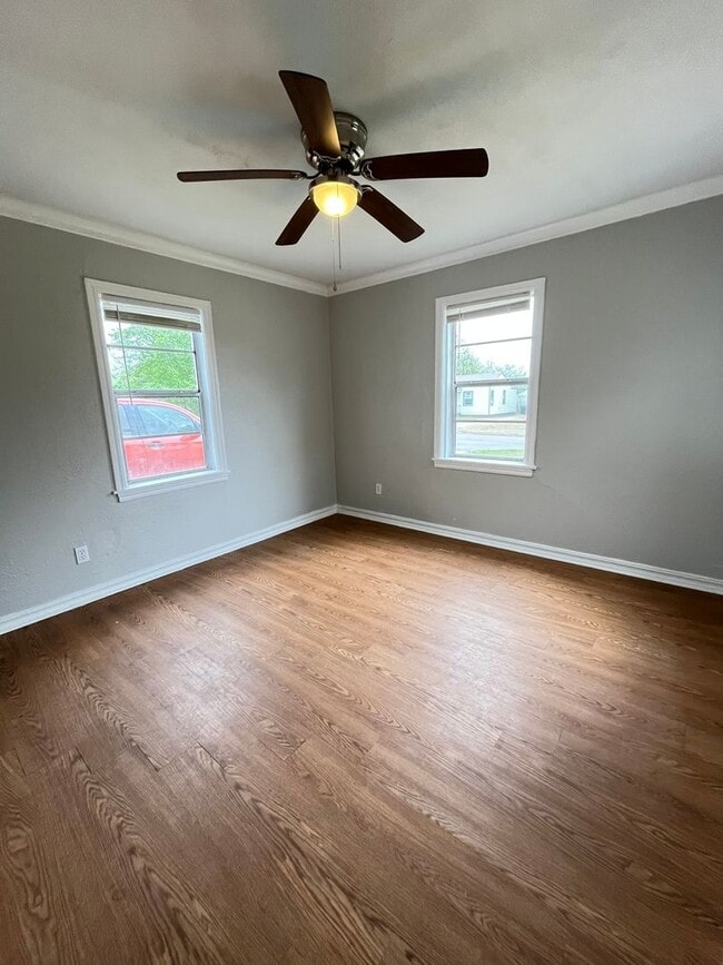 Building Photo - 2 Bed 1 Bath