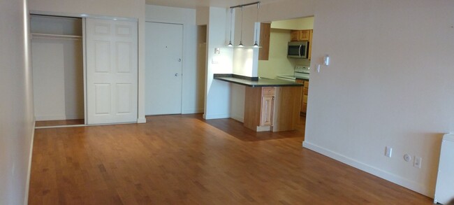 Building Photo - 1 Bed 1 Bath Condo in Central Boulder- Ava...