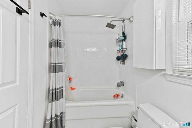 Building Photo - 163 MacGregor Dr