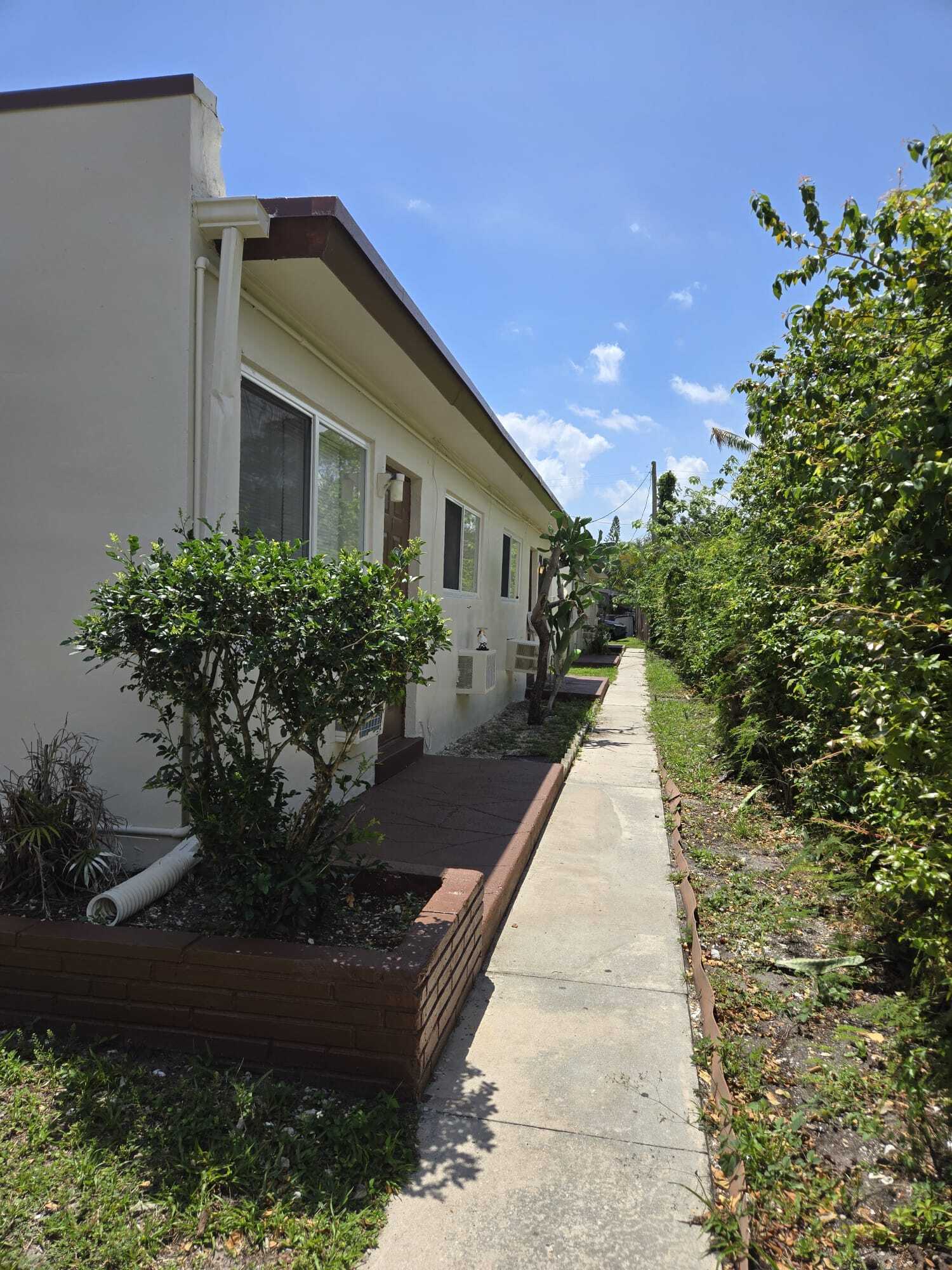 Building Photo - 2245 Fillmore St