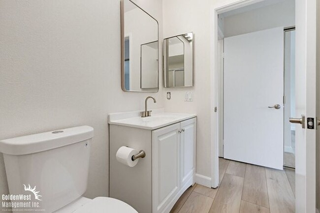 Building Photo - Charming 2Bdm 2Ba Condo with Scenic Views in Lake San Marcos!