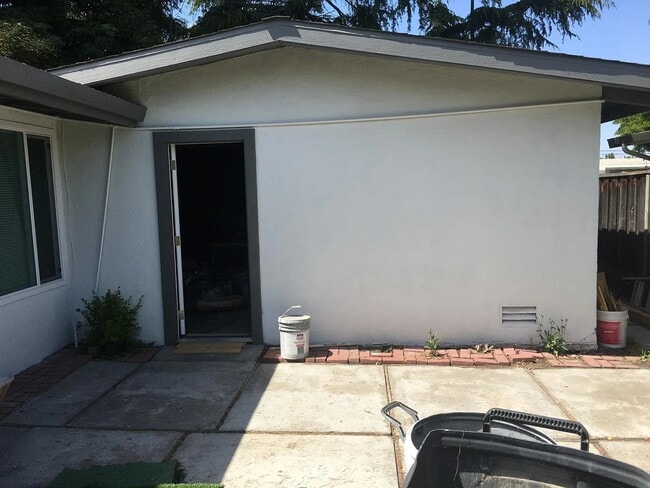 Building Photo - 1222 Palamos Ave