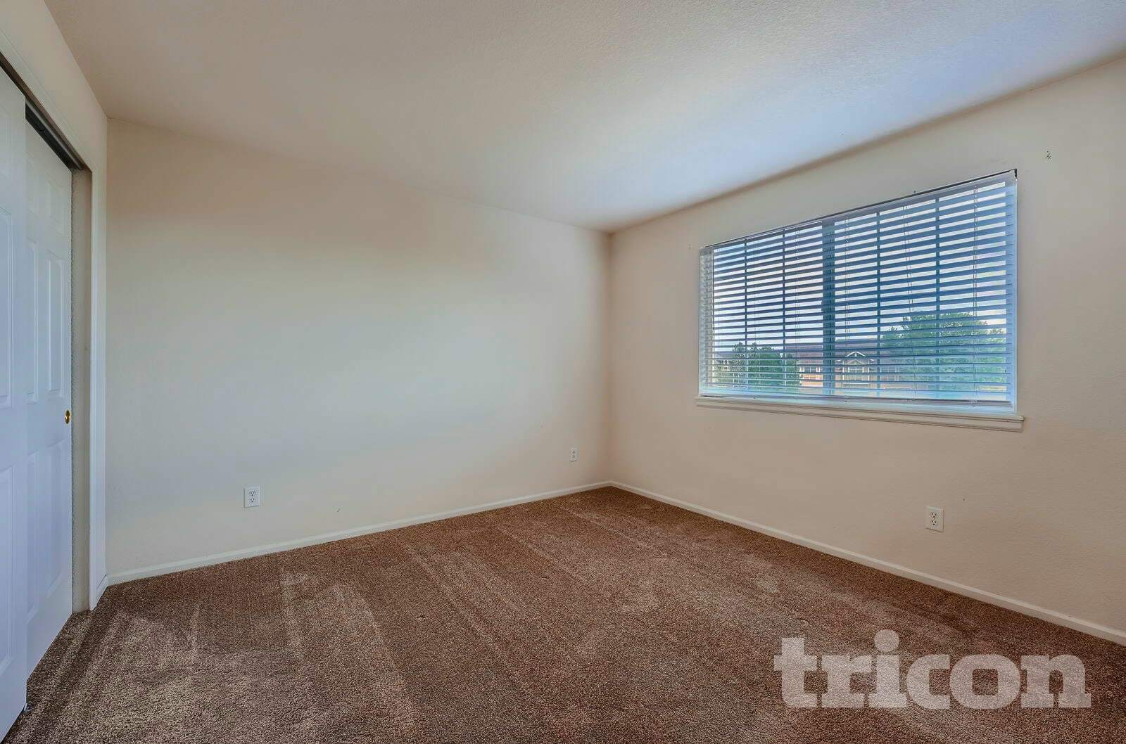 Building Photo - 8566 S Lewis Way