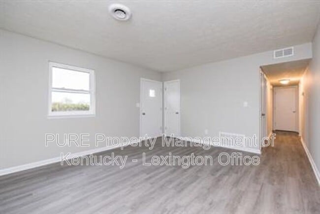 Building Photo - 1512 Shelburn Ct