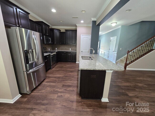 Building Photo - 2202 Laurens Dr