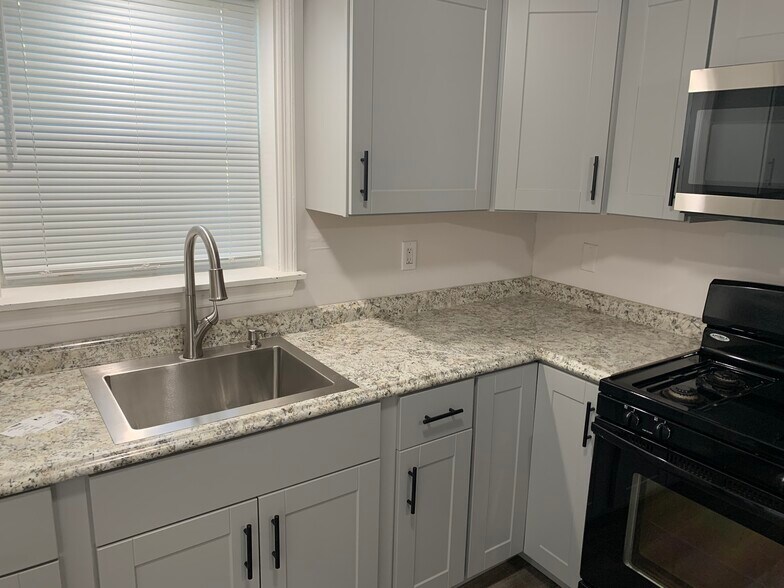 Building Photo - 5322 Plaza Ave