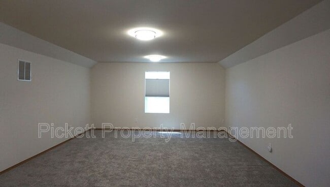 Building Photo - 3040 NE Yale Way