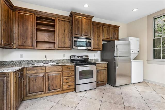 Building Photo - 629 Royal St