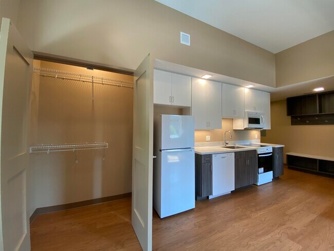 Building Photo - 83 Hanover St