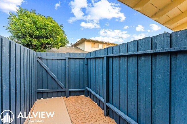 Building Photo - 7572 Amazon Dr