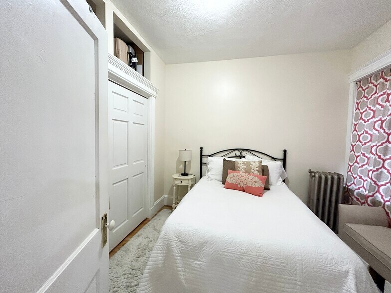 Building Photo - 39 Hemenway St