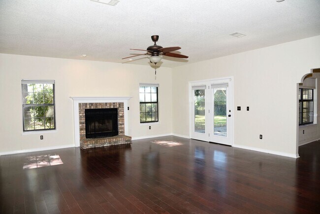 Building Photo - Spacious 4 Bedroom in Southwind at Bluewater Bay!