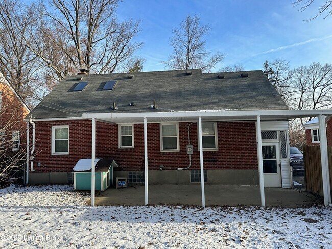 Building Photo - 332 E Esplanade Ave