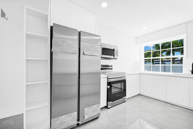 Building Photo - 4040 SW 108th Ave