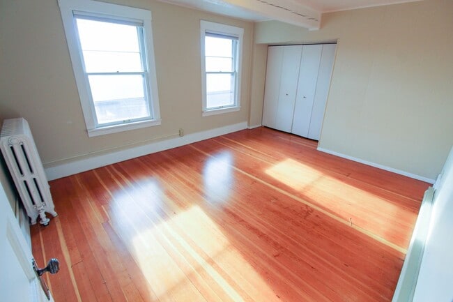 Building Photo - 1212 S Oak St