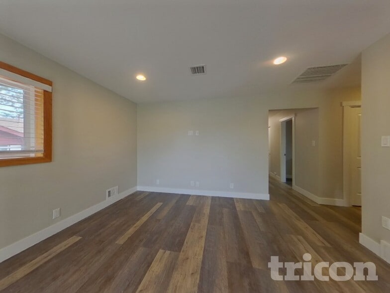 Building Photo - 343 Brigitte Dr