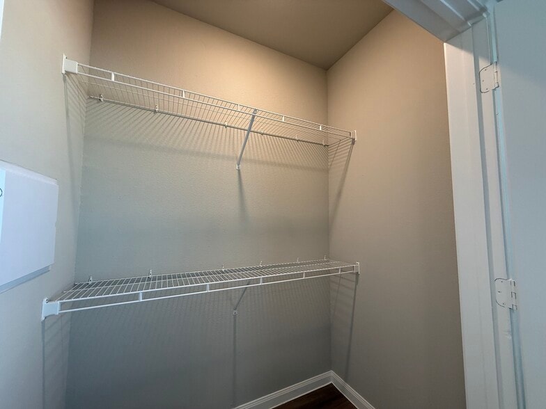 Building Photo - 3144 Gorge Way