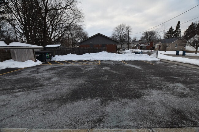Building Photo - 457 Talma St