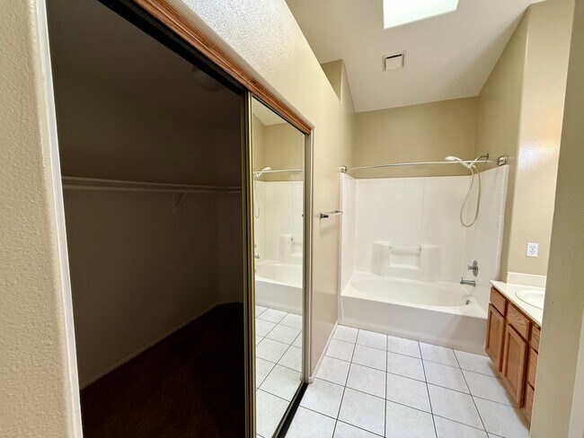 Building Photo - 7110 Rogue River Dr