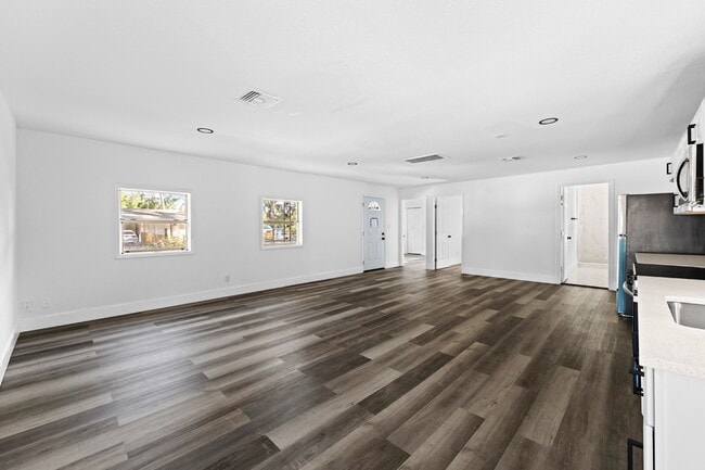 Building Photo - 10821 Cedar St