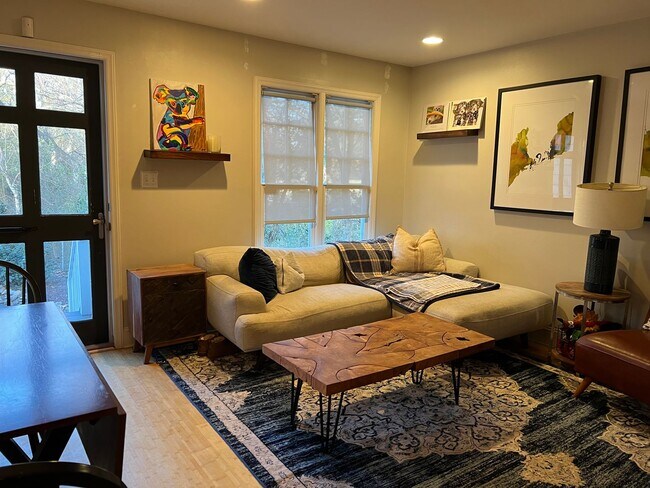 Building Photo - Immaculate end unit townhome in Raleigh's most desirable neighborhood - THE Five Points!