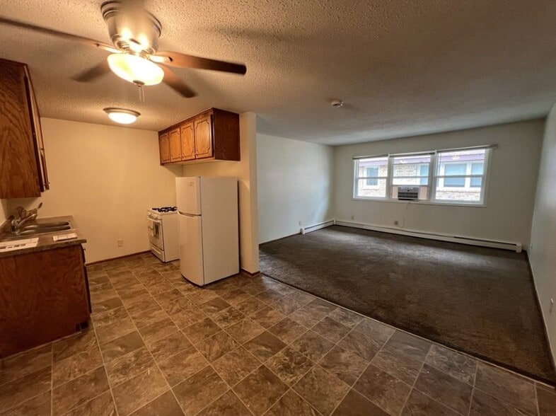 Building Photo - MV Apartments