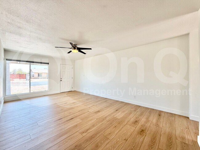 Building Photo - 1744 W Mohawk Ln