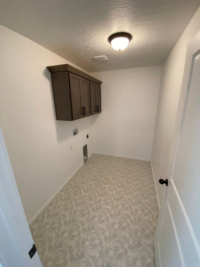 Building Photo - New Construction 3 Bed, 2 Bath House in Sp...