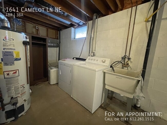 Building Photo - 1641 Camelot Ln NE