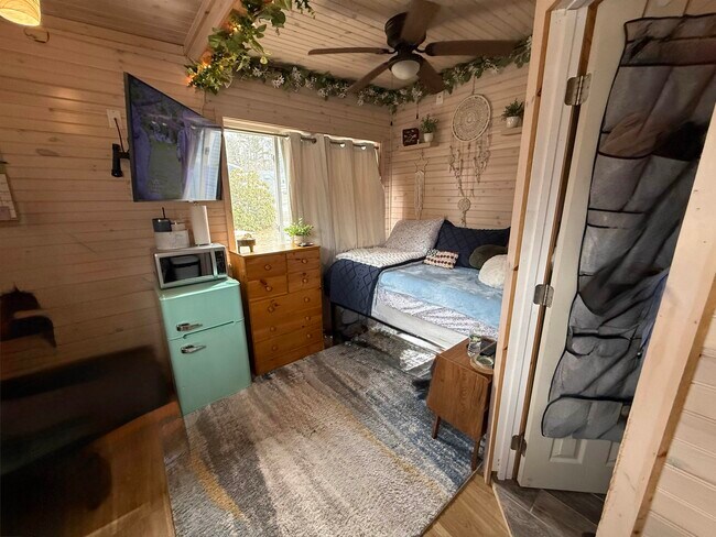 Building Photo - 111 Pendleton Rd